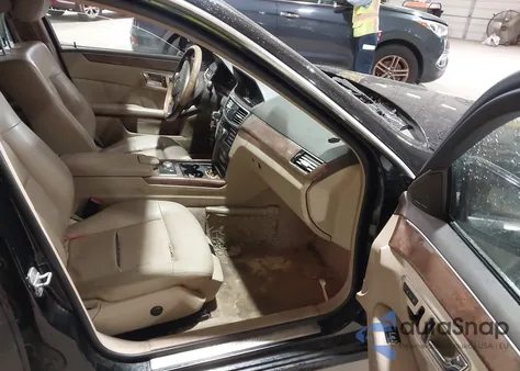 2010 Mercedes-Benz E 350 4Matic z USA, uszkodzony, nr VIN WDDHF8HB7AA254733